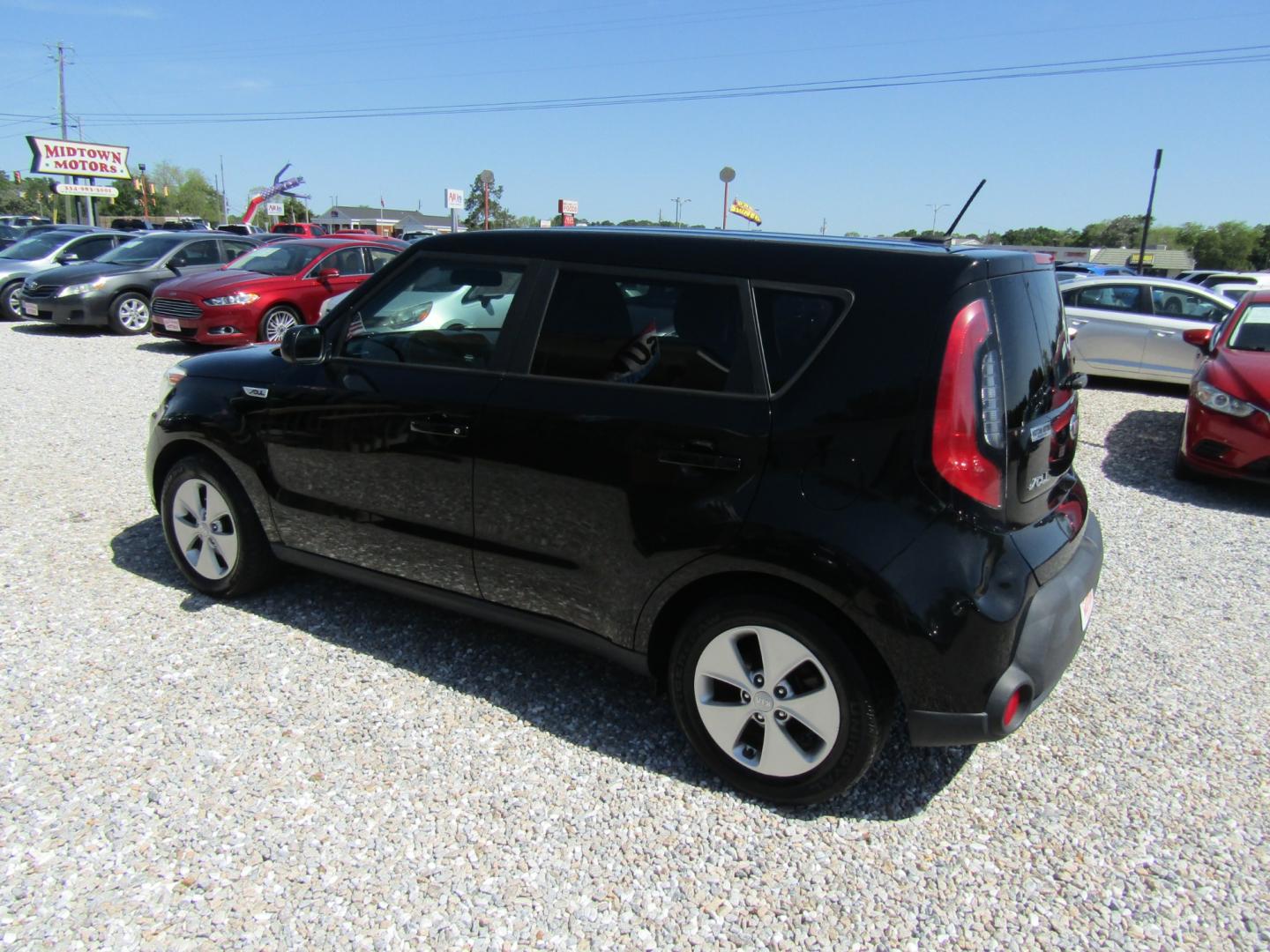 2016 Black /Gray Kia Soul (KNDJN2A29G7) with an 4 CYL engine, Automatic transmission, located at 15016 S Hwy 231, Midland City, AL, 36350, (334) 983-3001, 31.306210, -85.495277 - Photo#5